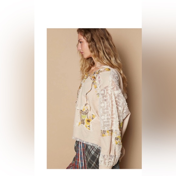 POL Floral Patchwork Lace Sleeve Top - Picture 3 of 4